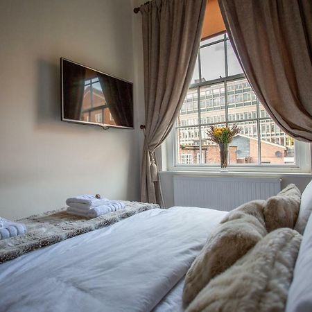Most Central Luxury Apartment - Sleeps 4 & Free Parking! 체스터 외부 사진