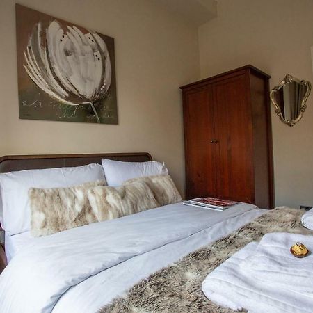 Most Central Luxury Apartment - Sleeps 4 & Free Parking! 체스터 외부 사진