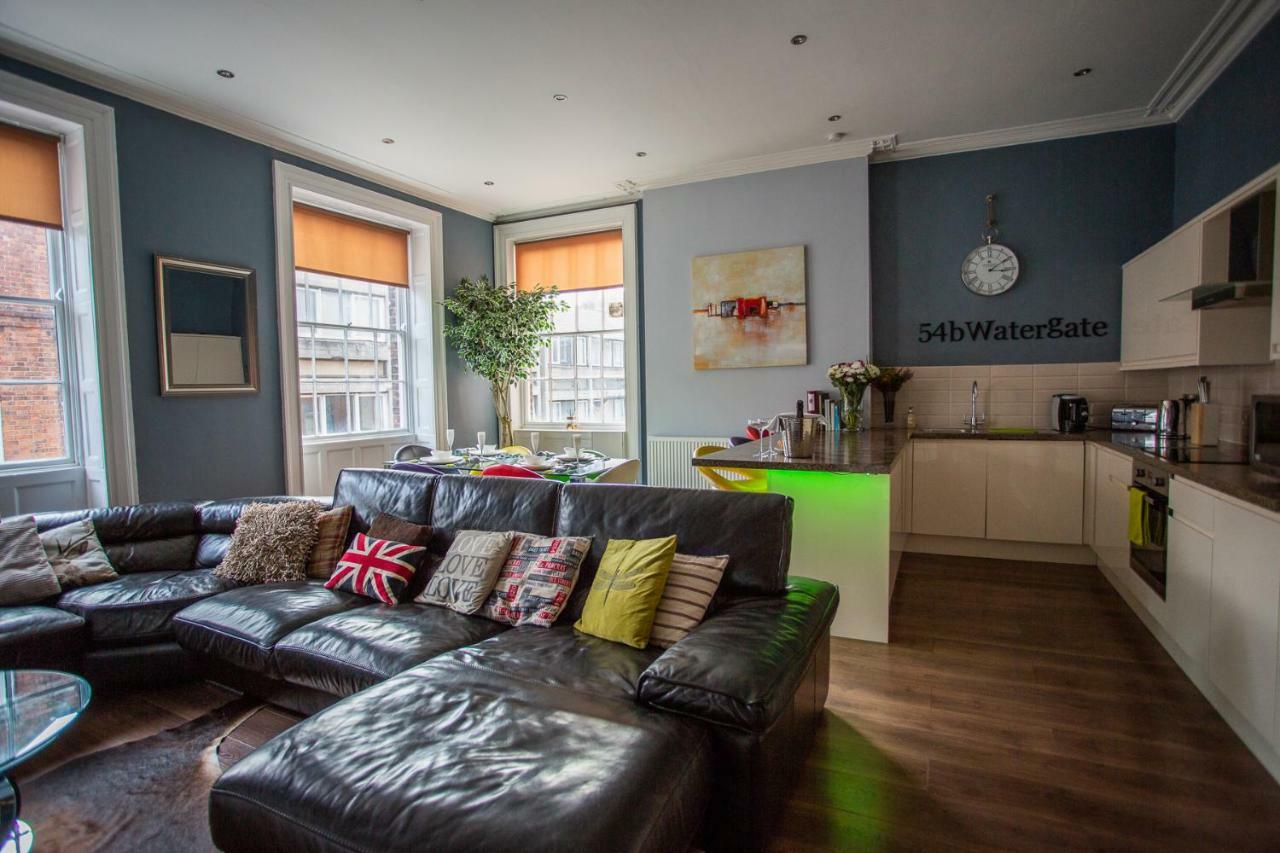 Most Central Luxury Apartment - Sleeps 4 & Free Parking! 체스터 외부 사진