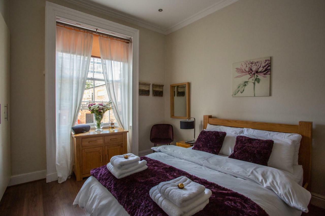 Most Central Luxury Apartment - Sleeps 4 & Free Parking! 체스터 외부 사진
