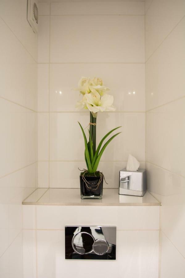 Most Central Luxury Apartment - Sleeps 4 & Free Parking! 체스터 외부 사진