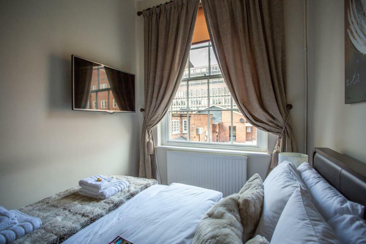 Most Central Luxury Apartment - Sleeps 4 & Free Parking! 체스터 외부 사진